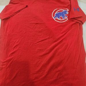Under Armour Red T-Shirt with Cubs Logo M
